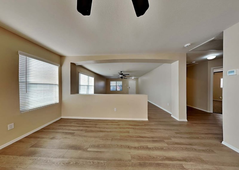 Building Photo - 206 E Valley View Dr