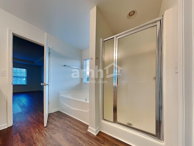 Building Photo - 10524 Dominion Village Dr