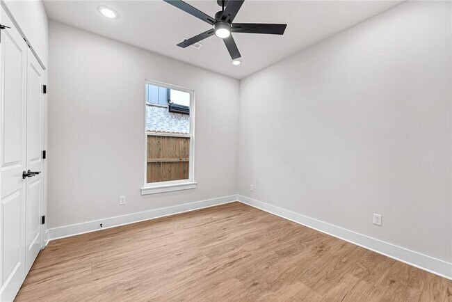 Building Photo - 1841 Utopia St