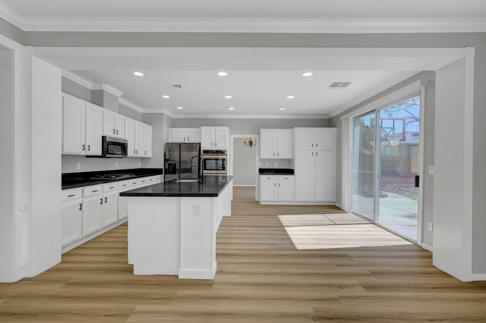 Building Photo - 11013 Mount Royal Ave