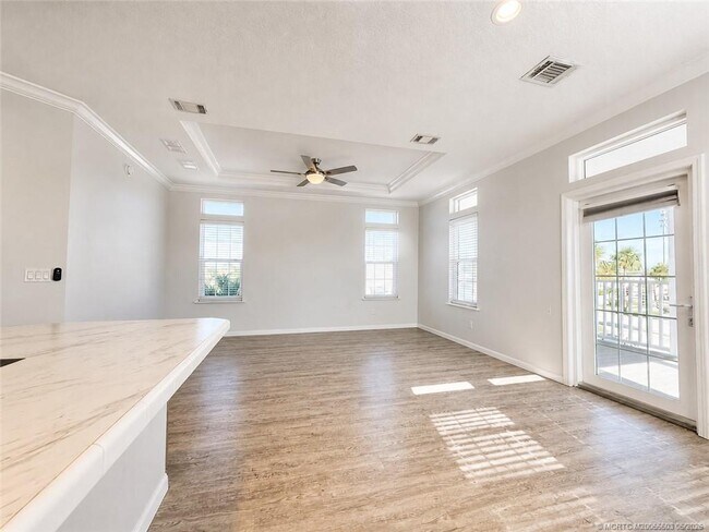 Building Photo - 252 NE Ebbtide Way
