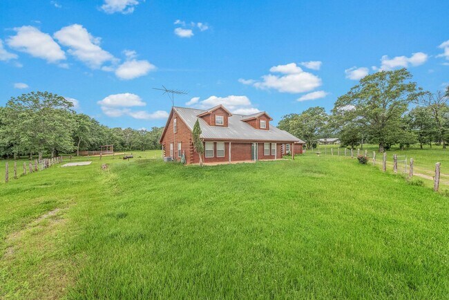 Building Photo - 10 acres with 3/2 cabin for rent in Navaso...