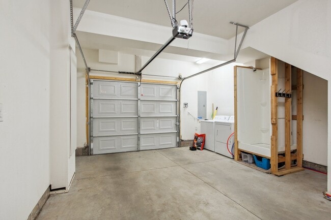 Building Photo - 2265 Glenarm Pl