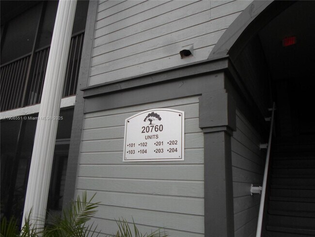 Building Photo - 20760 NE 4th Ct