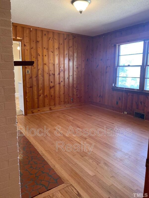 Building Photo - 6015 Inona Pl