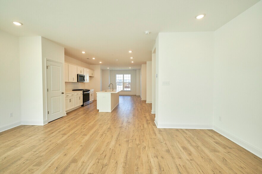 Building Photo - 13868 Randolph Pond Ln