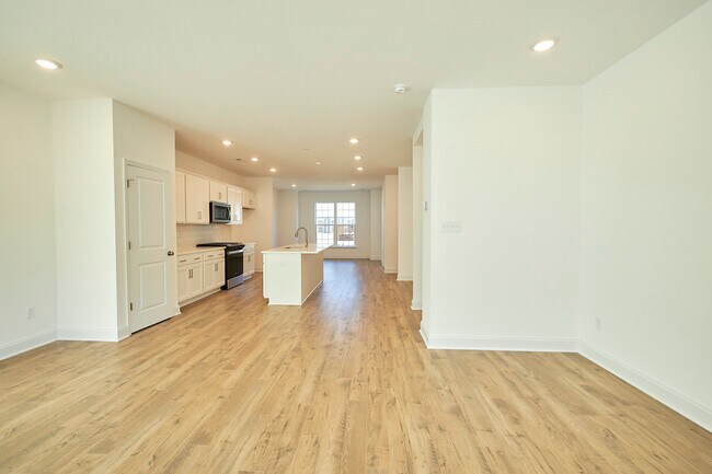 Building Photo - 13868 Randolph Pond Ln