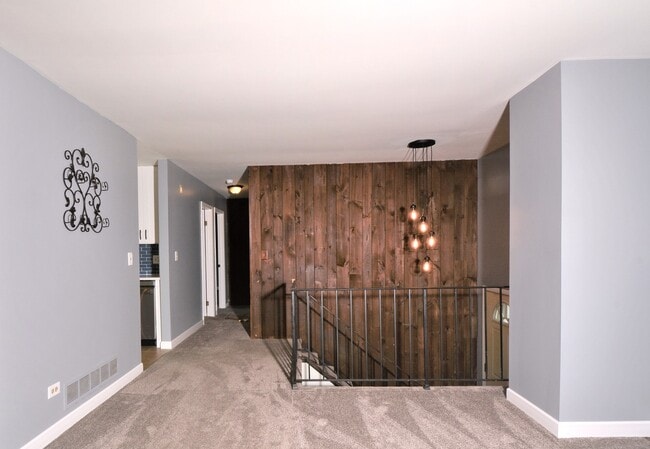 Building Photo - 1126 Honeywood Dr