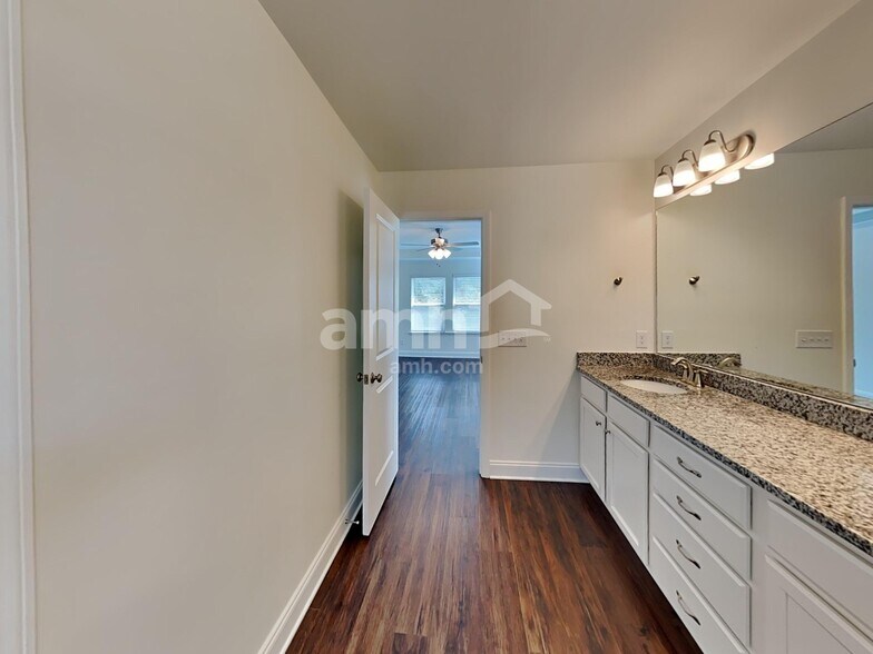 Building Photo - 5956 Hagar Vly Dr