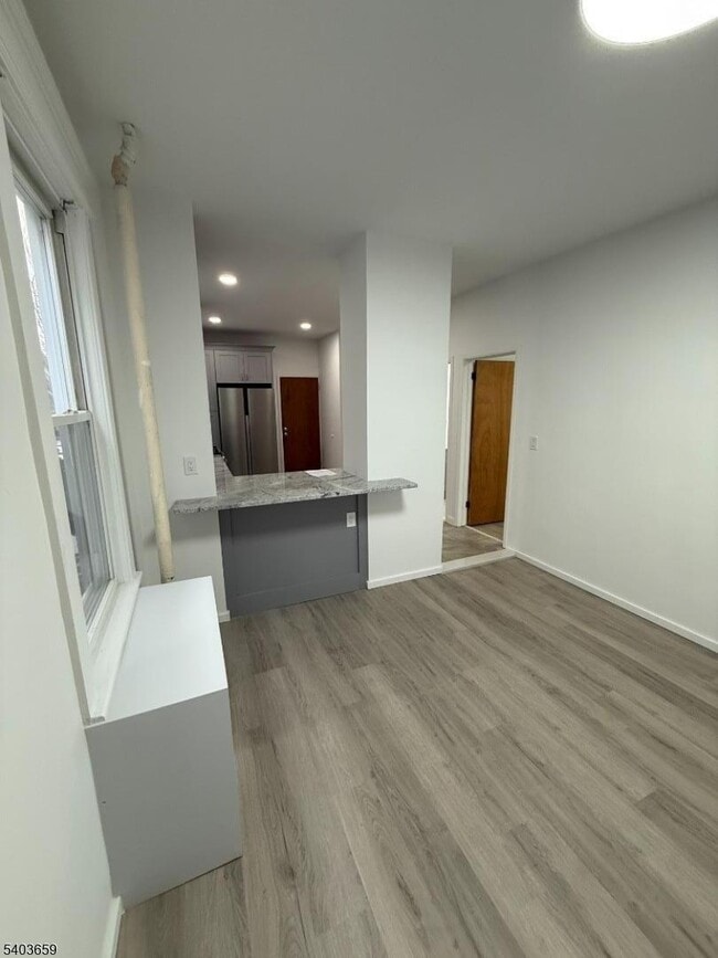 Building Photo - 740 Van Buren Ave