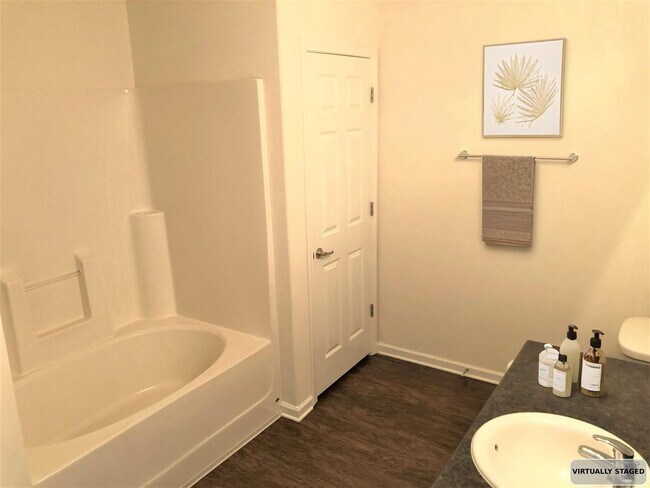 Building Photo - 14 Milsbury Ln