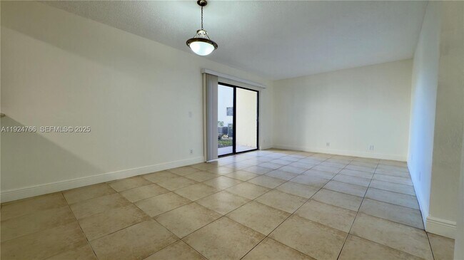 Building Photo - 1455 Lake Crystal Dr