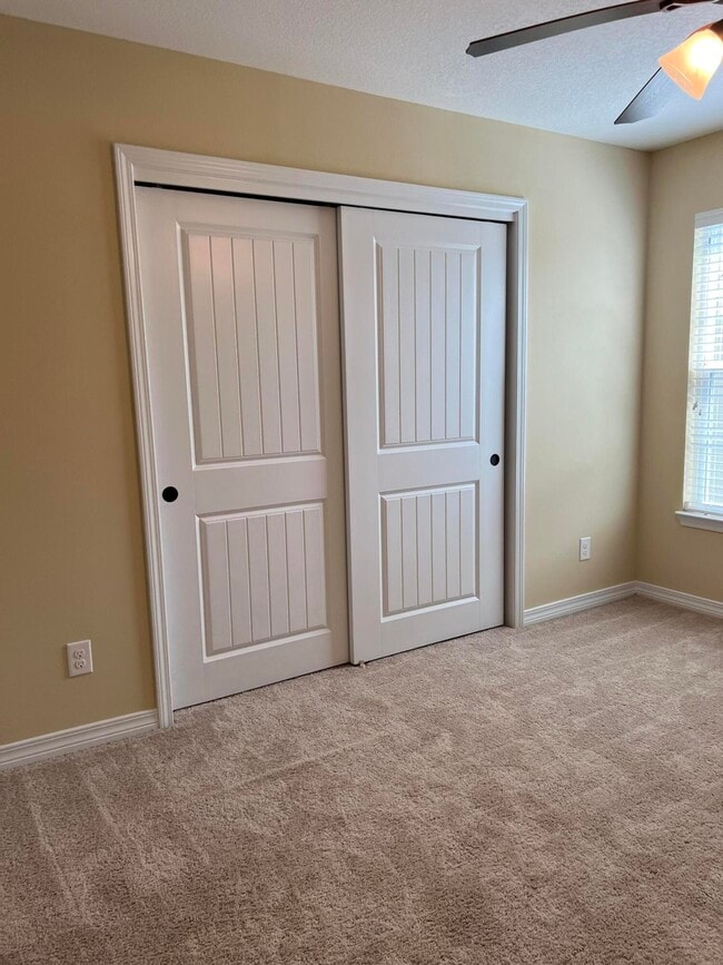 Building Photo - 489 Eisenhower Dr