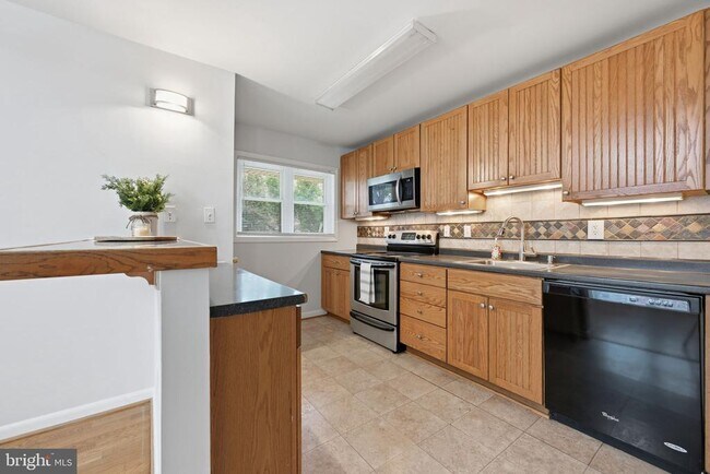 Building Photo - 3908 Braddock Rd