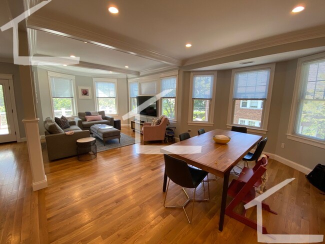 Building Photo - 7/1 Massive, renovated 5BR/3.5BA near Wash...