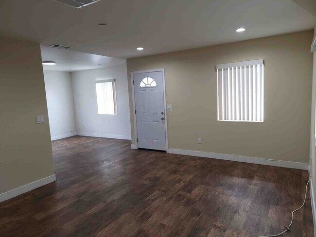 Building Photo - 1334 W 62nd St