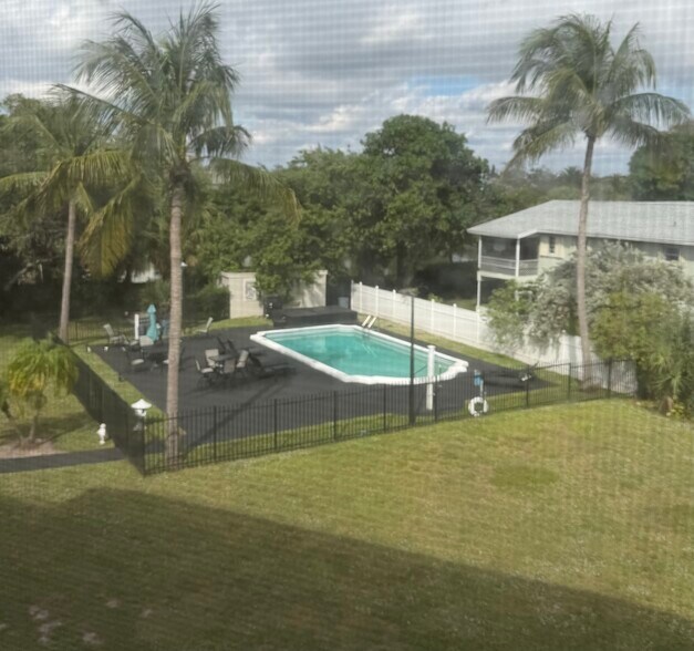 Pool Area - 941 Crystal Lake Dr