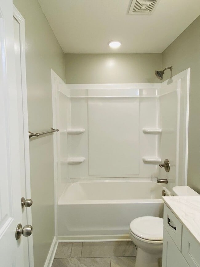 Building Photo - Luxury Home