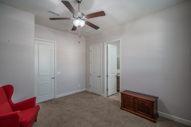 Building Photo - 18215 W Desert Sage Dr