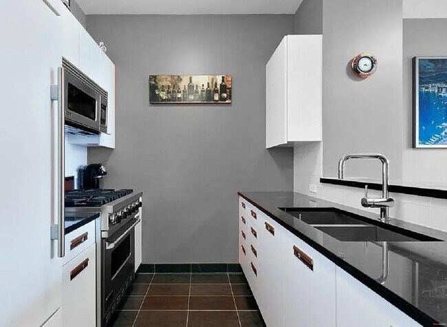 Building Photo - 0 bedroom in Long Island City NY 11101