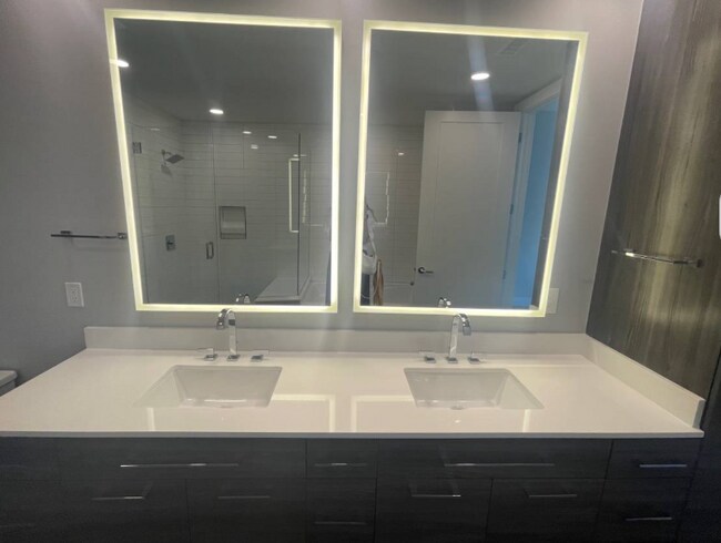 Building Photo - 1045 Lincoln St