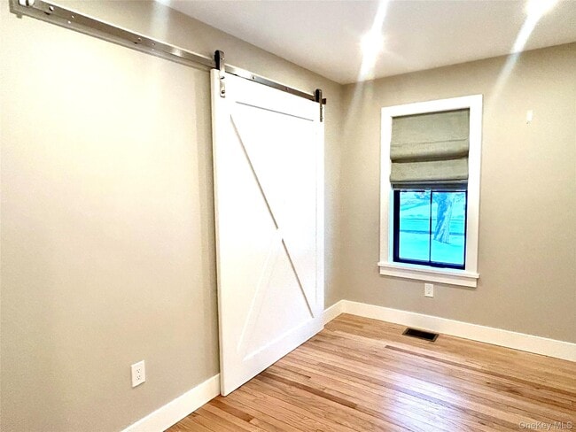 Building Photo - 49 Hackensack Heights Rd