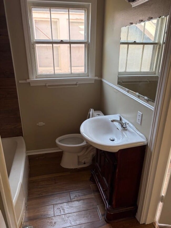 Building Photo - Updated 2 Bedroom Apartment near LSUS!