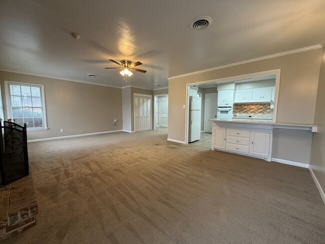 Building Photo - AVAILABLE NOW 2 BEDROOM 2 BATH DUPLEX IN TCU AREA