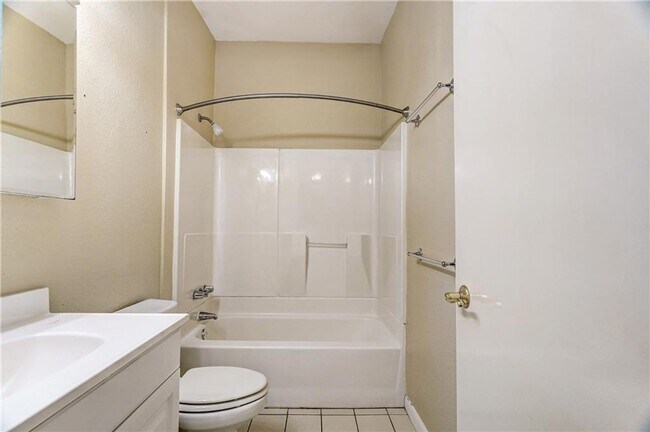 Building Photo - UT condo for lease