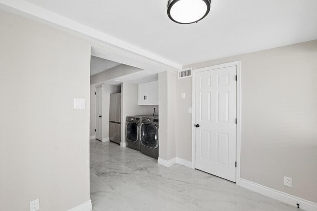 Building Photo - 7826 E Heatherbrae Ave