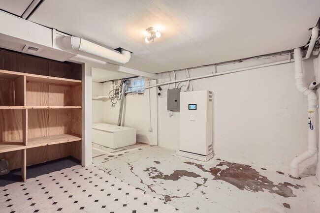 Building Photo - LOCATION! Blocks to Bronco's Stadium, light rail, park, Sloan's Lake.  ALL Utilities Included! Ov...