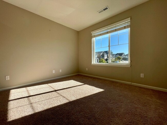 Building Photo - 16985 NW Madrone St