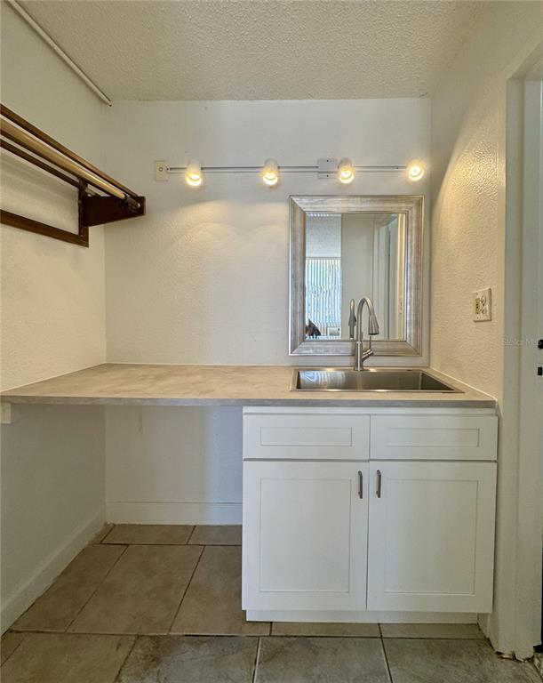 Building Photo - 7900 S Orange Blossom Trail