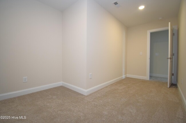 Building Photo - 640 Abigail Taylor Dr