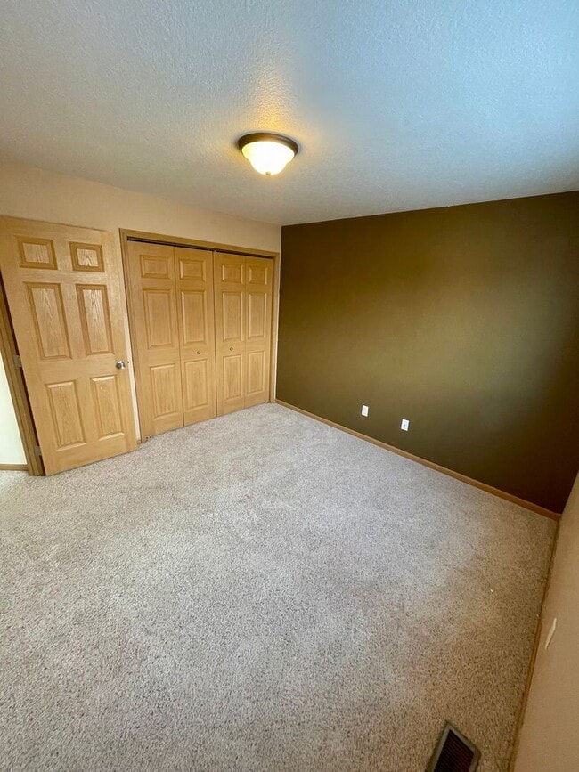 Building Photo - ~Applications Pending~ Beautiful 3 Bedroom, 2 Bathroom Home for Rent