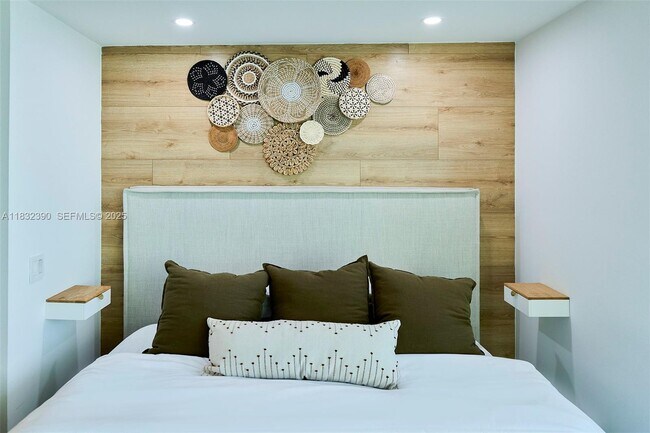 Building Photo - 2301 Collins Ave