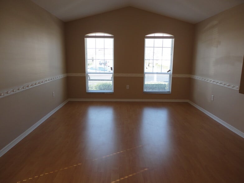 Building Photo - 30450 Wrencrest Dr