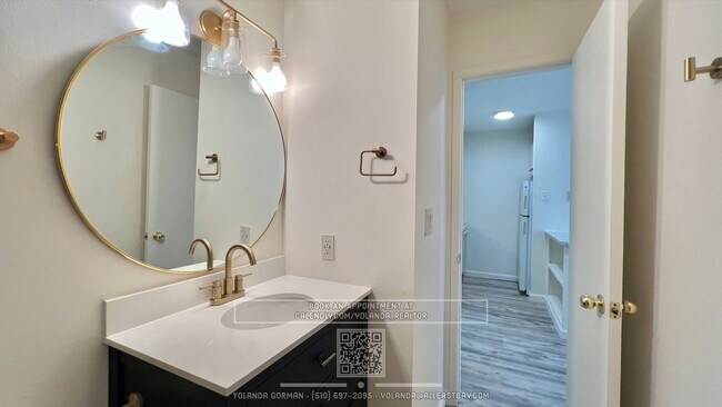 Building Photo - Beautifully Updated Junior 1bd/1ba at reso...
