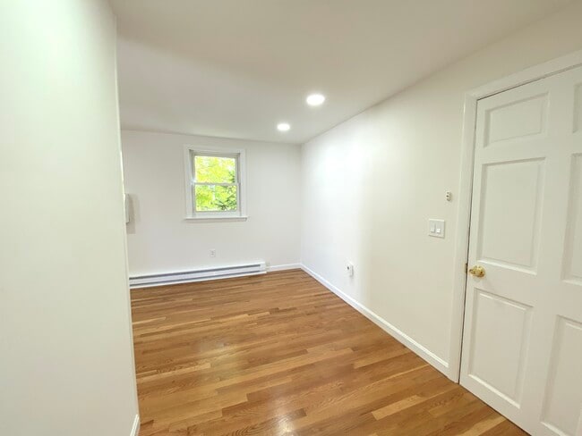 Building Photo - 197 W Wyoming Ave