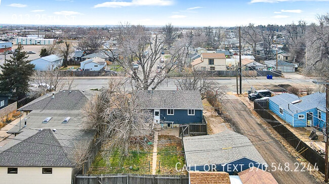 Building Photo - 913 25th St