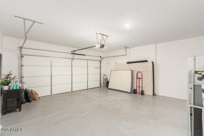 Building Photo - 1297 E Chillingham Rd