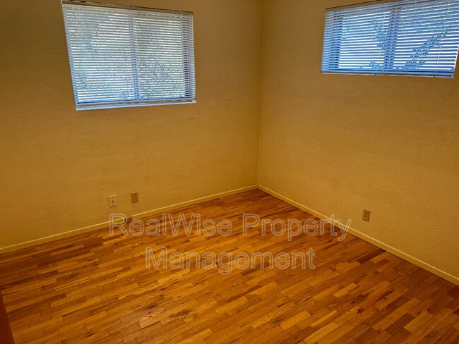 Building Photo - 660 Lit Way