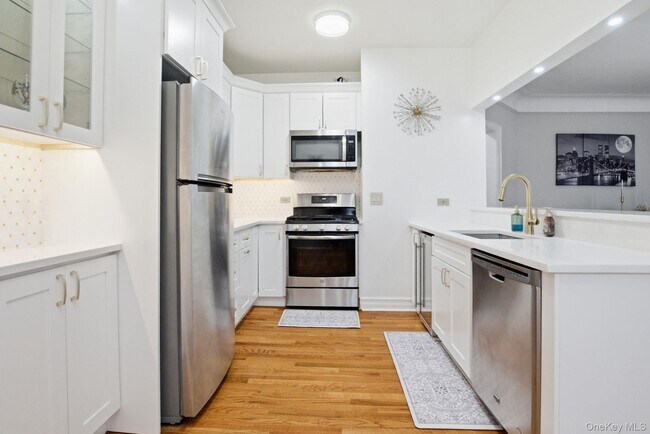 Building Photo - 26 Pondfield Rd