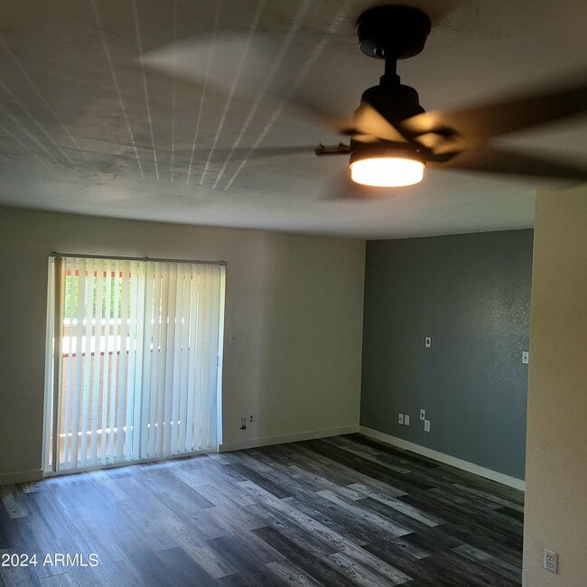 Building Photo - 4211 E Palm Ln