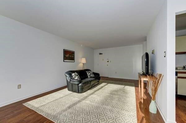 Living Room - 4390 Lorcom Ln