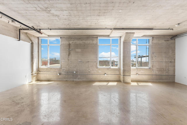 Building Photo - 825 East 4th St
