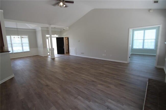 Building Photo - 258 Brookcliff Dr NE