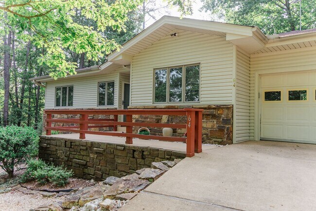 Building Photo - Up to a 2 year lease at this Beautiful 3 bed, 2 bath!!!!