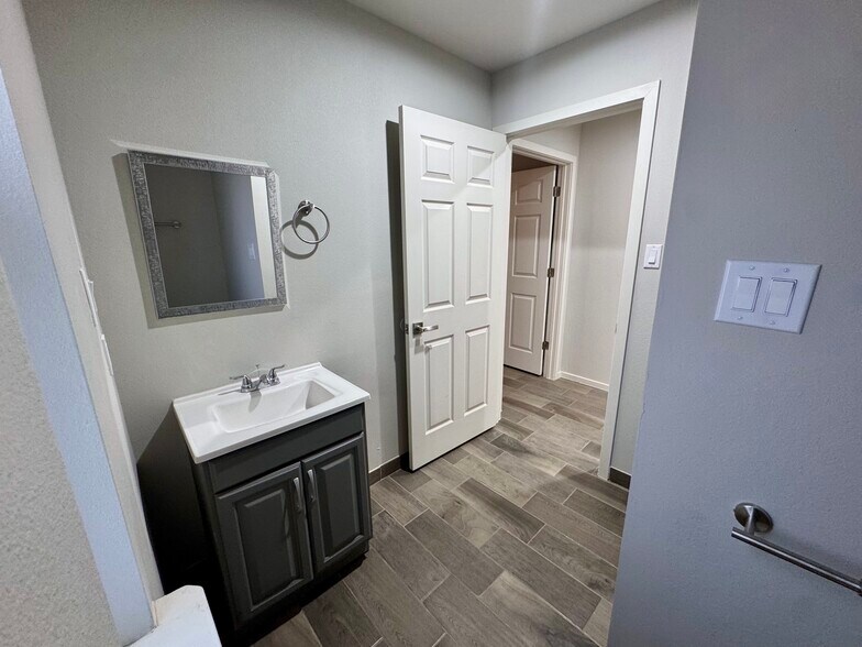 Building Photo - 97 N County Rd 253