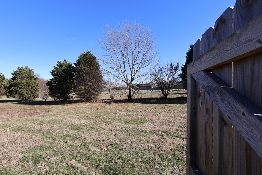 Park Accessible through Backyard Gate - 999 Culverson Ct